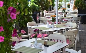 Hotel Les Jardins Carol